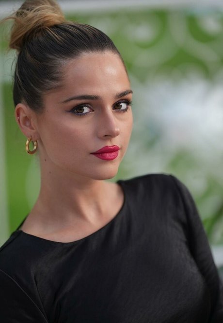 arabische kurvige onlyfans hübsche perfekte fotos