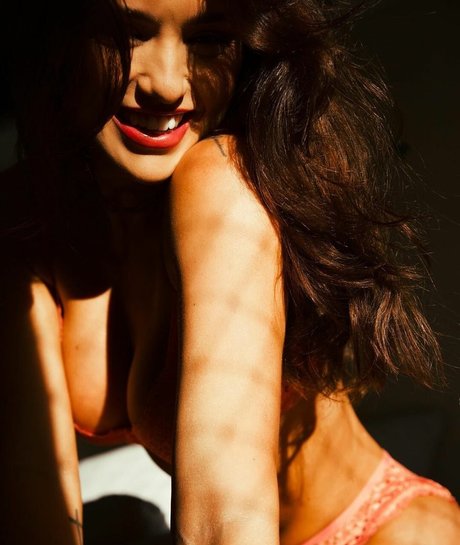 Rafa Kalimann sexy porno bild