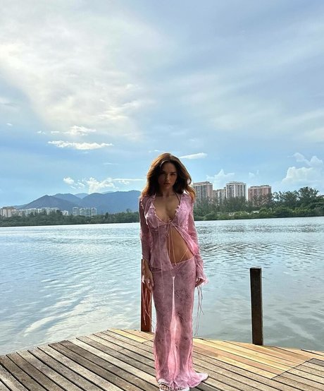 Rafa Kalimann hd sexy foto