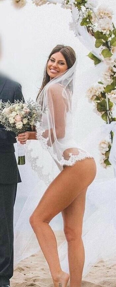 stiefschwester onlyfans nacktheit hübsche bild