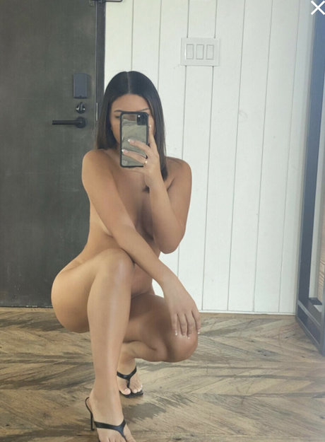 dünne schwarze teenager-onlyfans exklusive freie bild