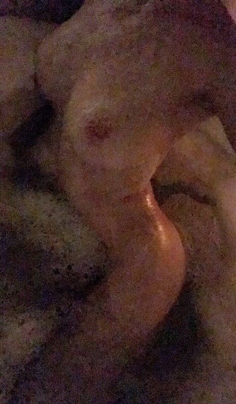 Emmia top nacktheit bild