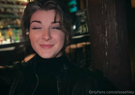 Ashley Barron freie nacktheit bilder