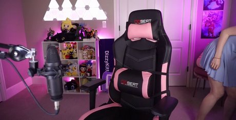 Dizzykitten nackt akt galerie