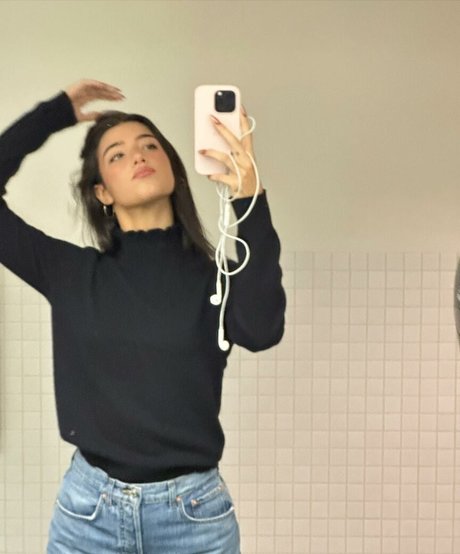 Charli D Amelio hd sexy bild