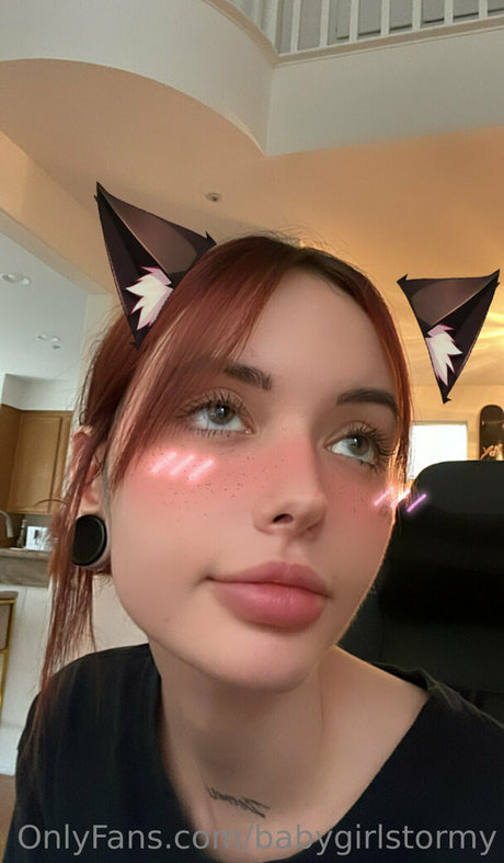 babygirlstormy model nackten foto