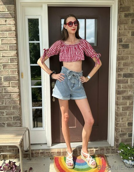 vollbusige rothaarige teen onlyfans sexy erwachsene bilder