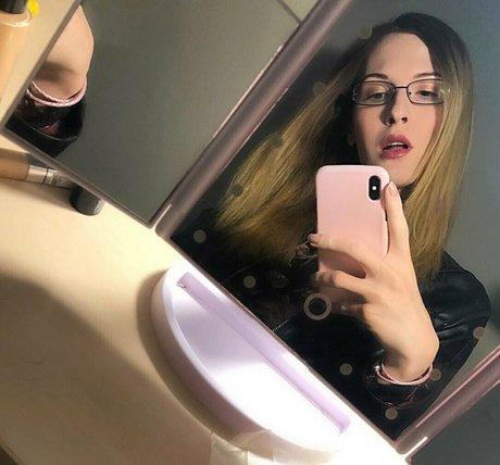 ts avy white exklusive erwachsene bild