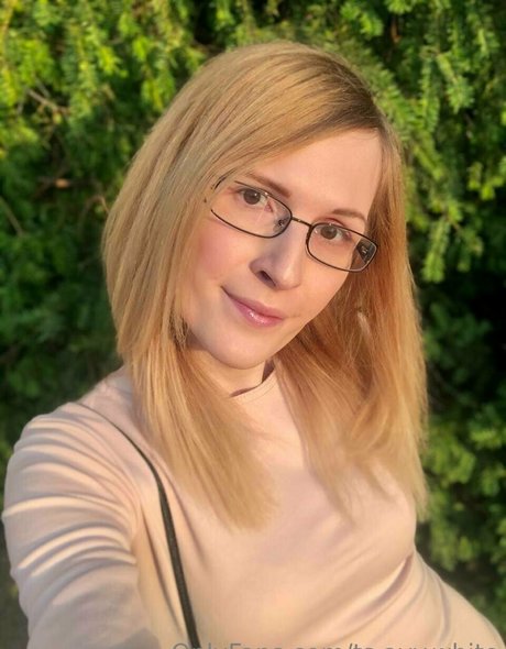 ts avy white nackt top foto