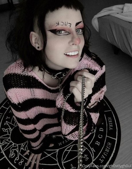 ghost cvlt pornostar akt fotos