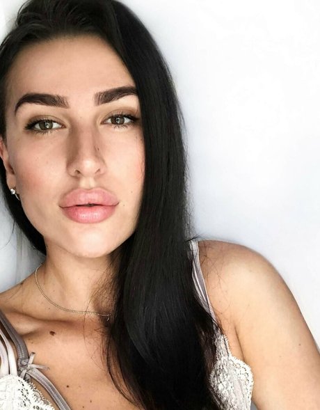 vollbusige rothaarige teen onlyfans exklusive erotische bild