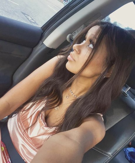 Lyla Troglin xxx heiße bilder