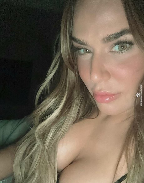 dünne schwarze teenager-onlyfans perfekte akt bilder