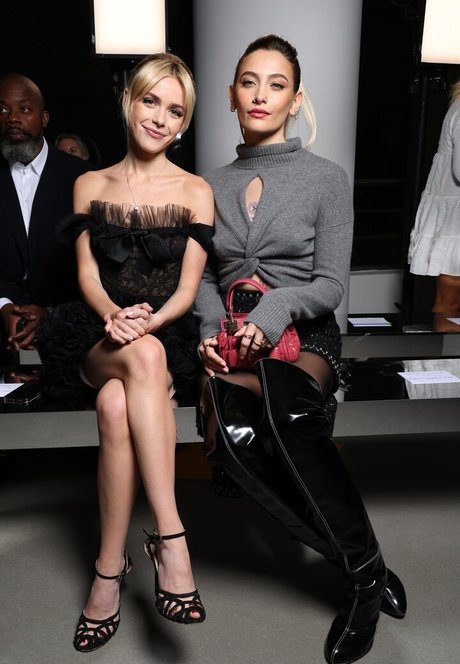 zierliche brünette nur fans erotische pornographische bild