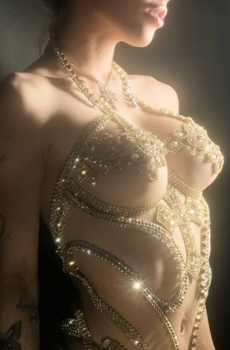 nusi quero schauspielerin pornografische fotos