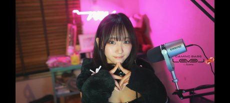 asiatisches teen solo onlyfans kostenlose nackt bild