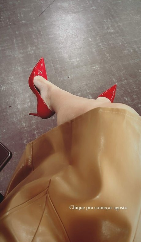 vollbusige rothaarige teen onlyfans kunst beste foto