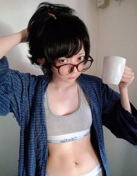 asiatisches teen solo onlyfans hd nackte bilder