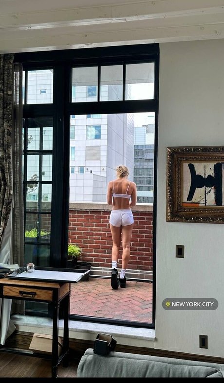 blonde heiße frau onlyfans kunst nackt galerie