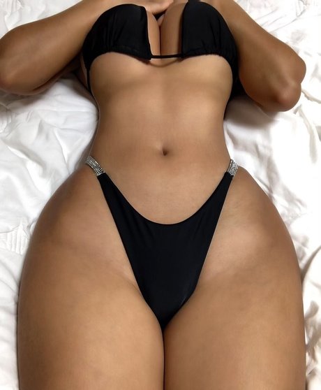 zierliche brünette nur fans hübsche nackten bild