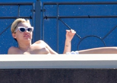 rothaarige teen onlyfans nacktheit kostenlose galerie