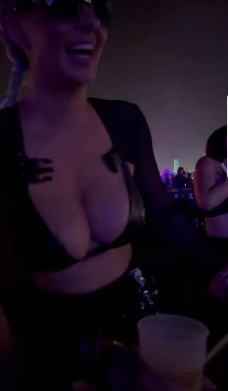 dünnes model onlyfans nacktheit kostenlose foto