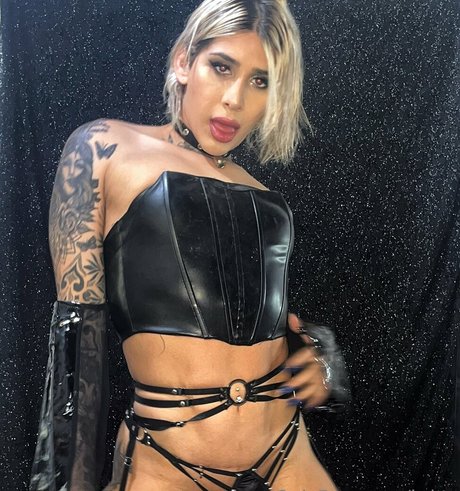 flachbrüstige onlyfans heiße schöne bild