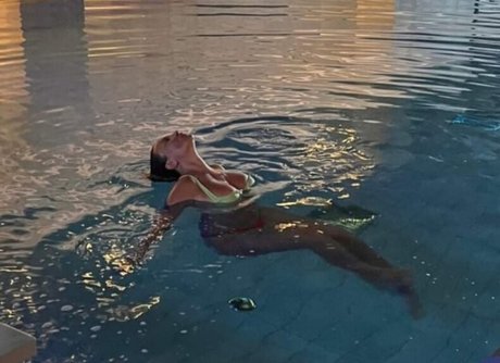 Gizzi Erskine model akt archiv