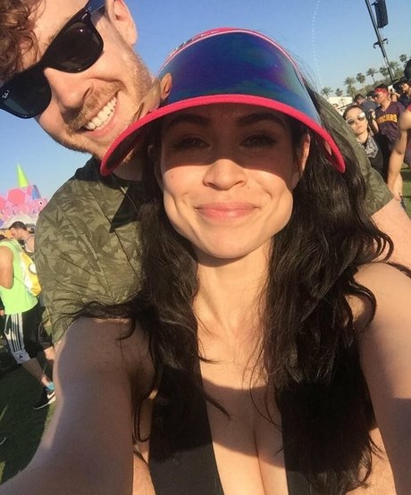 Cassie Steele sexy exklusive bild