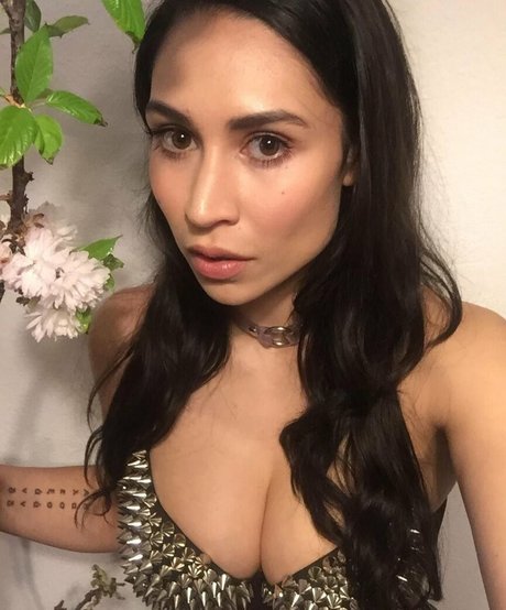 Cassie Steele sexy exklusive galerien