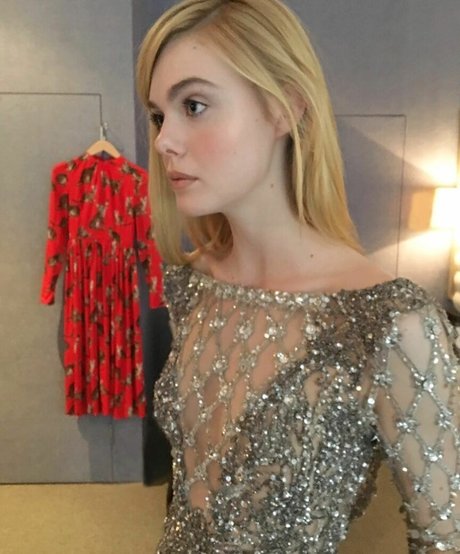 sexy blonde onlyfans freie akt archiv