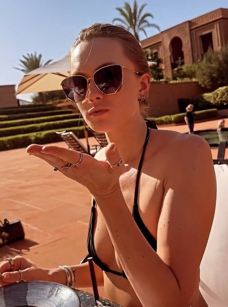 milf handjob onlyfans sexy akt fotos