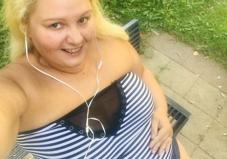 anfällige knochen-onlyfans nacktheit kunst archiv