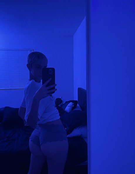 Daisy Delancey nackt kunst bilder