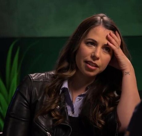 Laura Bailey schauspielerin xxx archiv