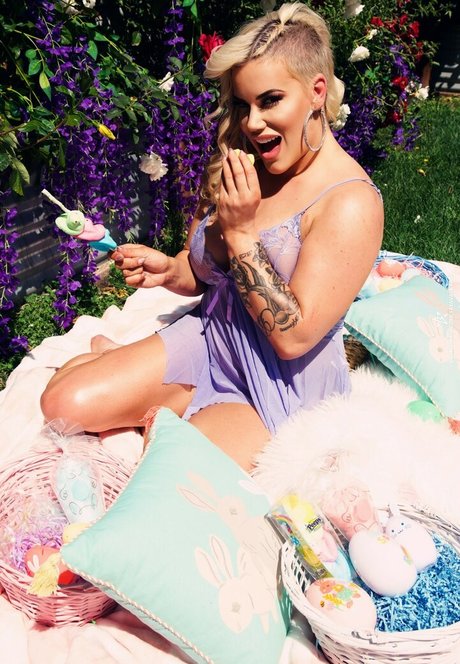 Taya Valkyrie porno freie bild