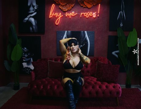 Taya Valkyrie nacktheit beste galerien