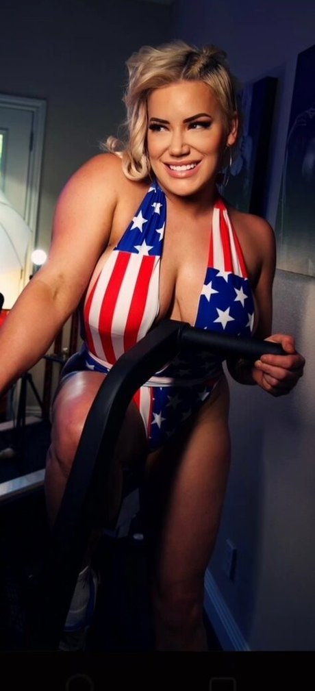 Taya Valkyrie kunst porno foto