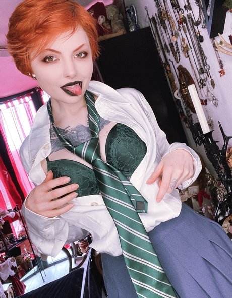 dünnes model onlyfans erotische archiv