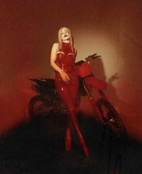 dünne blonde onlyfans xxx foto