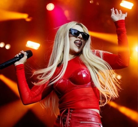 shemale fickt kerl onlyfans freie perfekte bilder