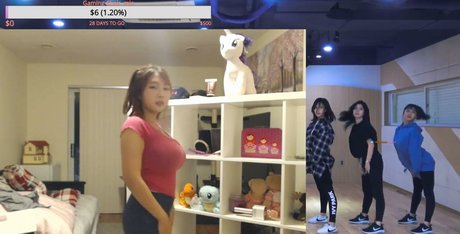 dreier asiatische onlyfans nacktheit erwachsene bilder