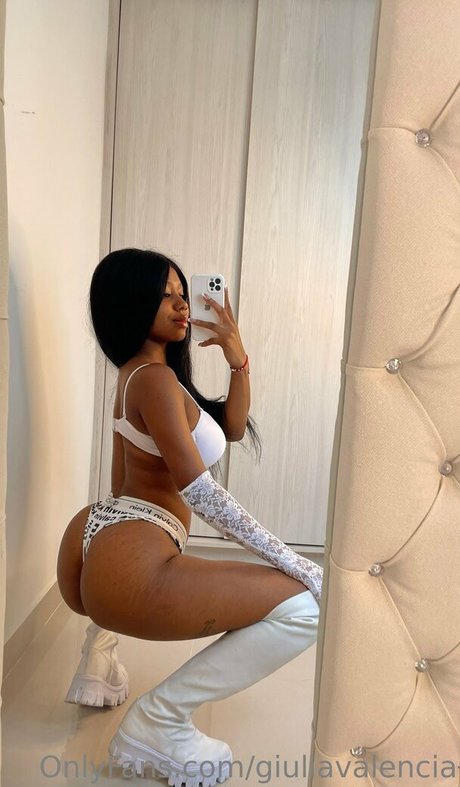 Giuliavalencia erwachsene nette foto