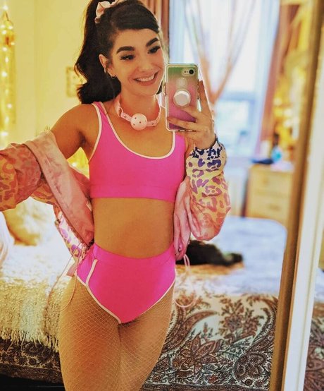 InvaderVie nackt schöne bild