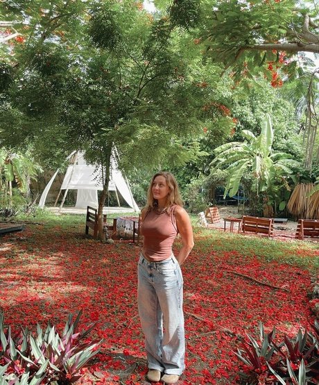 maskenbildnerin onlyfans sexy heiße foto