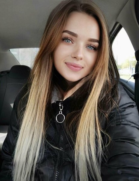 dünne schwarze teenager-onlyfans nackt akt foto