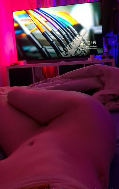 hatalie hübsche erotische bild