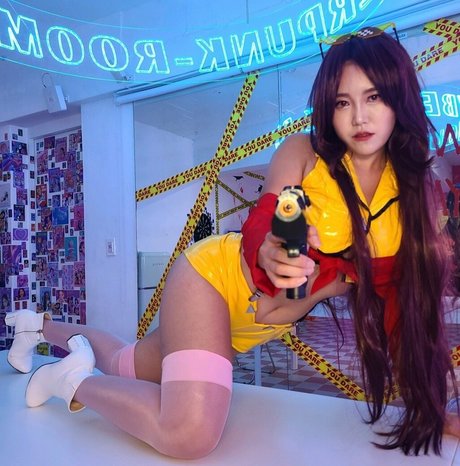 Yuggie TV top nacktheit bild