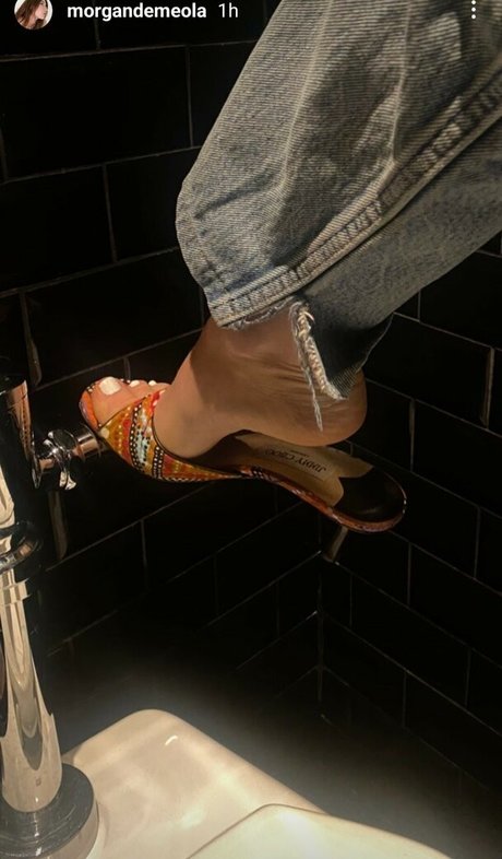 Lindsay Demeola nackt kostenlose bilder