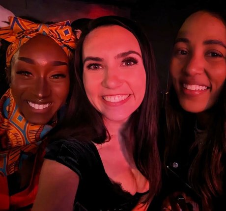 asiatischer squirt onlyfans exklusive nackte archiv